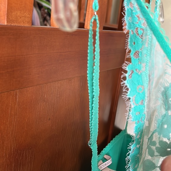 Victoria’s Secret Beautiful Shine Light Green Lace “V” Front Satin Nightie - Picture 7 of 7